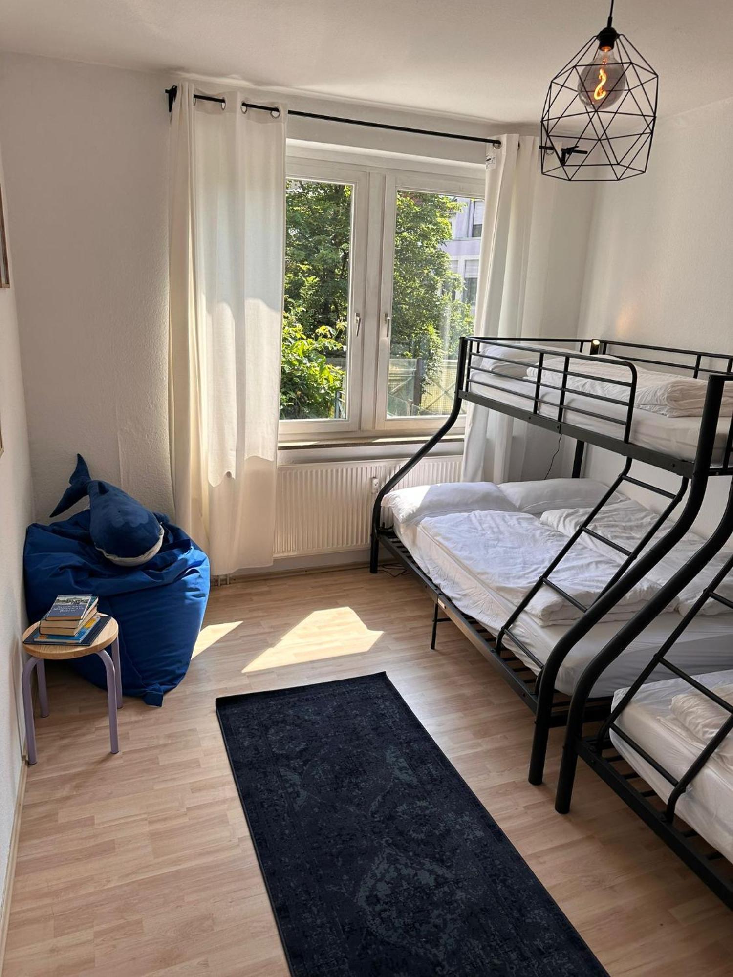 Jonnyscityhostel *